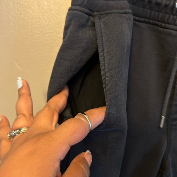 Everlane pants - black 100% cotton pull on style with jogger cuff - Picture 9 of 12